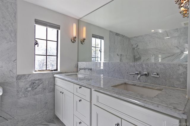 1 W Winding Road, Poughkeepsie, NY 12601