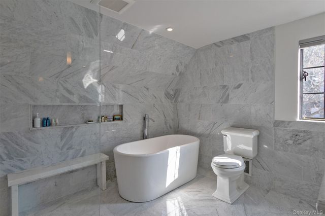 1 W Winding Road, Poughkeepsie, NY 12601