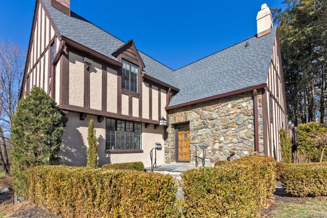 1 W Winding Road, Poughkeepsie, NY 12601