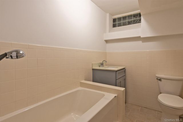 1 W Winding Road, Poughkeepsie, NY 12601