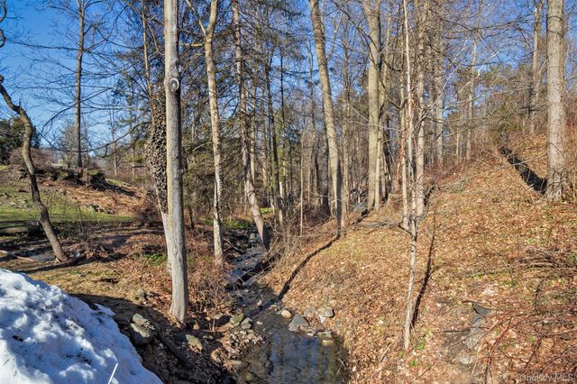 1 W Winding Road, Poughkeepsie, NY 12601