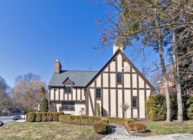 1 W Winding Road, Poughkeepsie, NY 12601