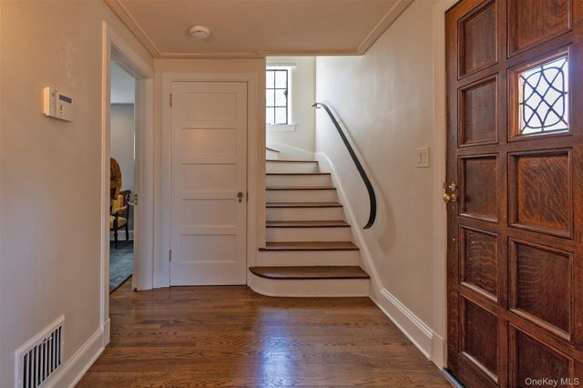 1 W Winding Road, Poughkeepsie, NY 12601