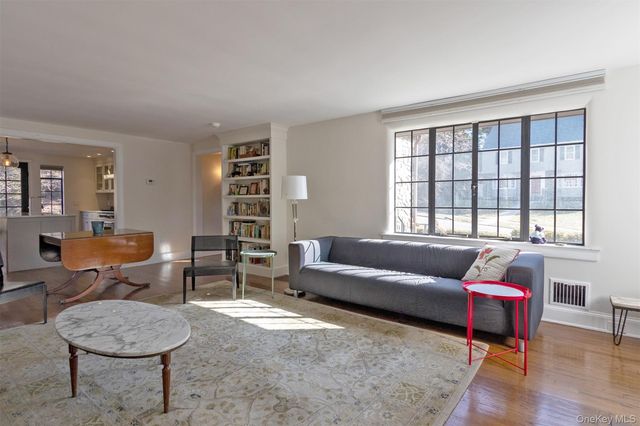 1 W Winding Road, Poughkeepsie, NY 12601