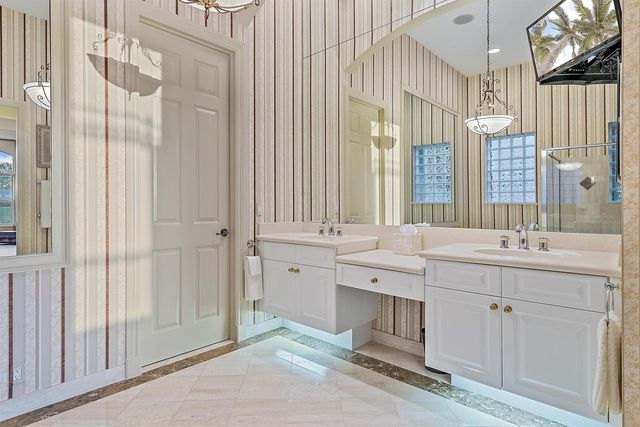 1119 Grand Cay Drive, Palm Beach Gardens, FL 33418