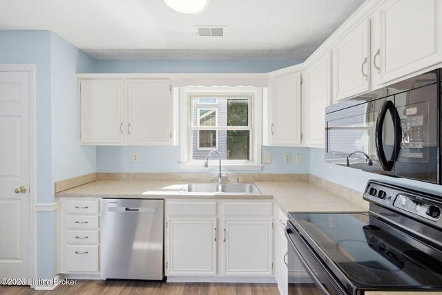 10305 Vantage Rd, Louisville, KY 40299