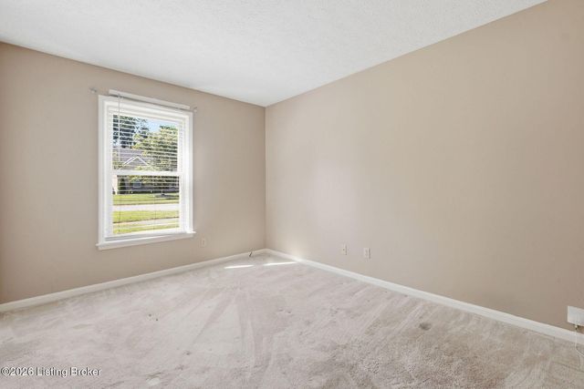 10305 Vantage Rd, Louisville, KY 40299