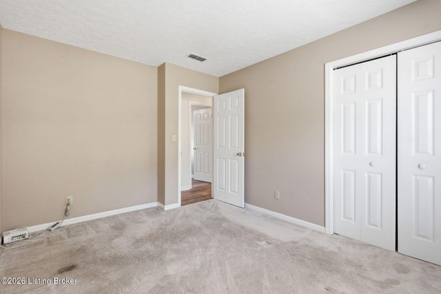 10305 Vantage Rd, Louisville, KY 40299