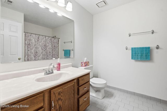 10305 Vantage Rd, Louisville, KY 40299