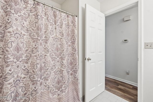 10305 Vantage Rd, Louisville, KY 40299