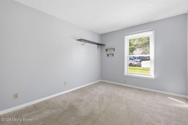 10305 Vantage Rd, Louisville, KY 40299