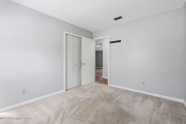 10305 Vantage Rd, Louisville, KY 40299