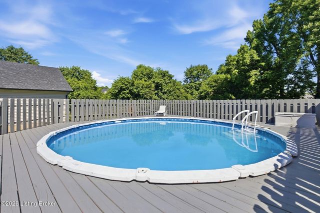 10305 Vantage Rd, Louisville, KY 40299