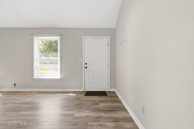 10305 Vantage Rd, Louisville, KY 40299