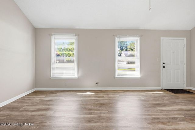 10305 Vantage Rd, Louisville, KY 40299