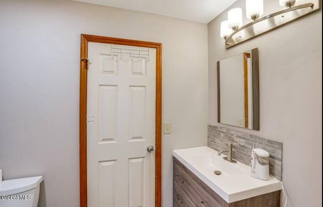 214 Walnut Lane, Guilderland, NY 12159