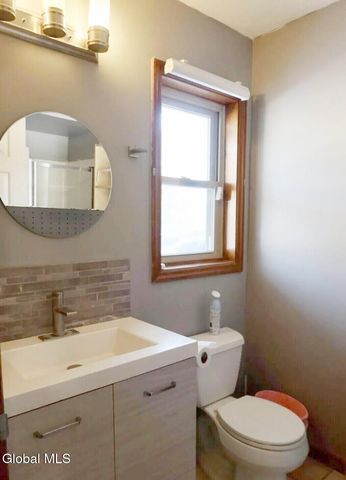 214 Walnut Lane, Guilderland, NY 12159