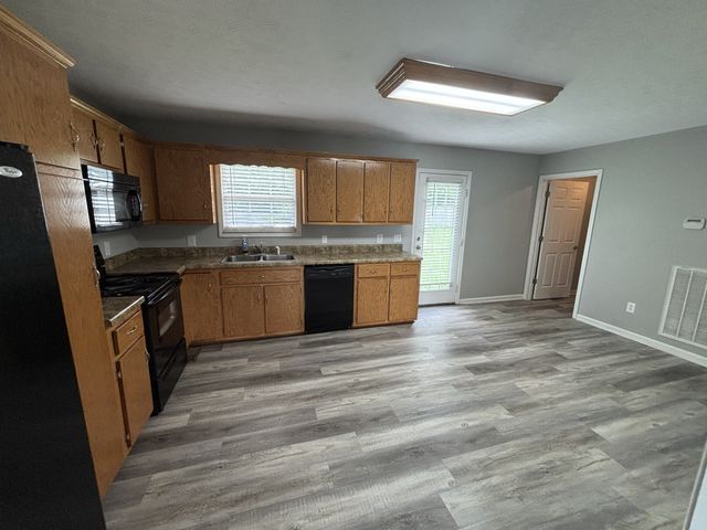 84 Kristen Dr, Lafayette, TN 37083