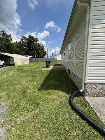 84 Kristen Dr, Lafayette, TN 37083