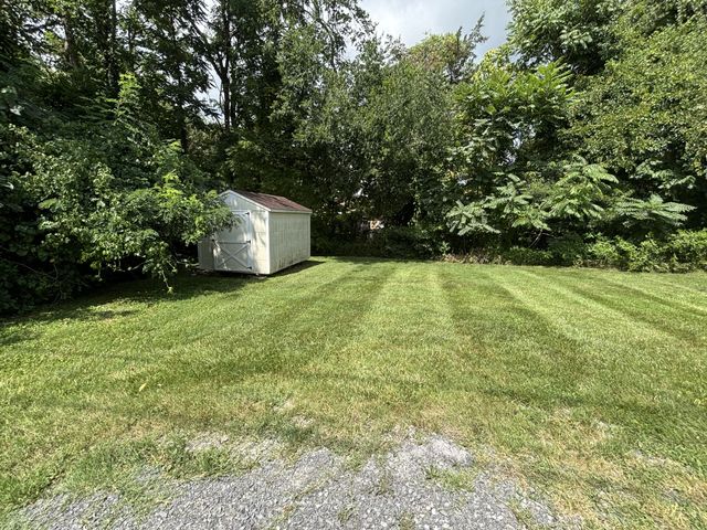 84 Kristen Dr, Lafayette, TN 37083