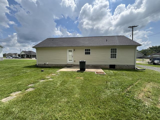 84 Kristen Dr, Lafayette, TN 37083