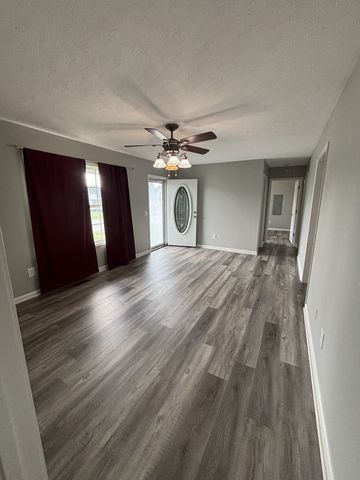 84 Kristen Dr, Lafayette, TN 37083