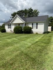 84 Kristen Dr, Lafayette, TN 37083