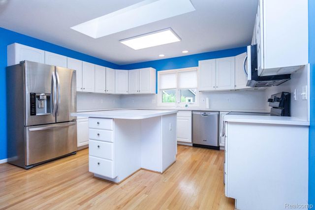 3387 Henley Court, Rochester Hills, MI 48309