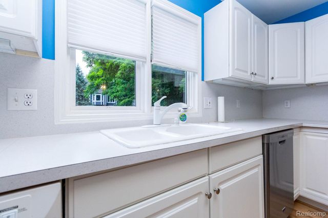 3387 Henley Court, Rochester Hills, MI 48309