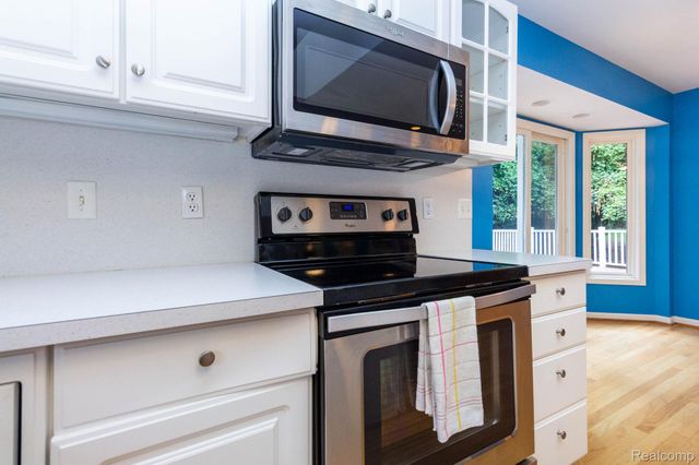 3387 Henley Court, Rochester Hills, MI 48309