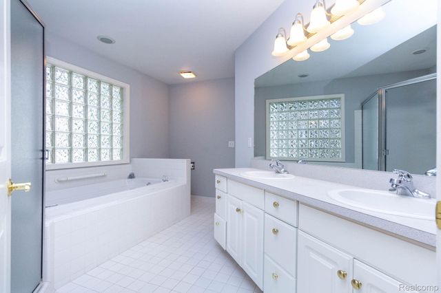 3387 Henley Court, Rochester Hills, MI 48309