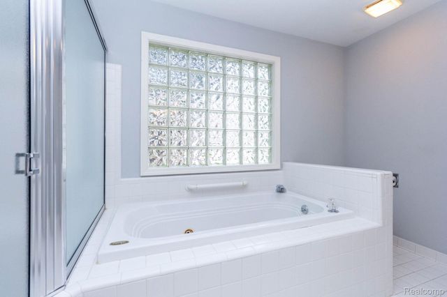 3387 Henley Court, Rochester Hills, MI 48309