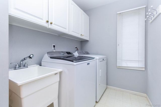 3387 Henley Court, Rochester Hills, MI 48309