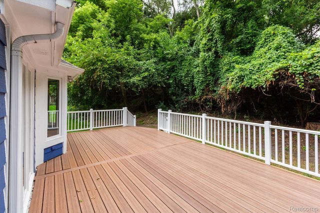 3387 Henley Court, Rochester Hills, MI 48309