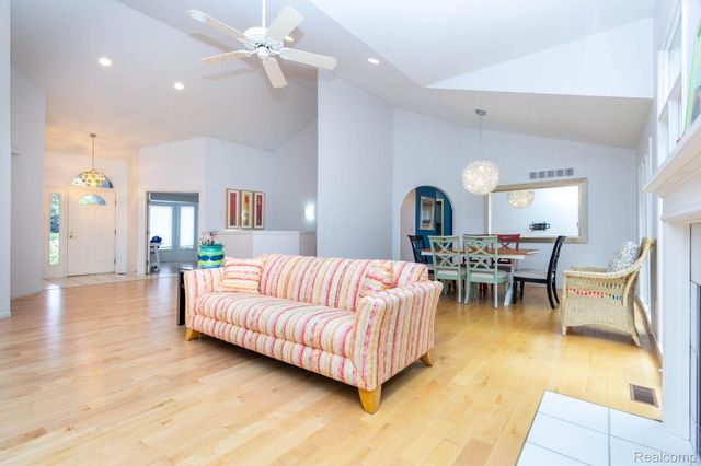 3387 Henley Court, Rochester Hills, MI 48309
