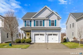 39 Lexington Gardens 39, North Haven, CT 06473