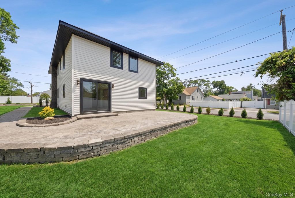 103 W 2nd Street, Ronkonkoma, NY 11779 — photo 4