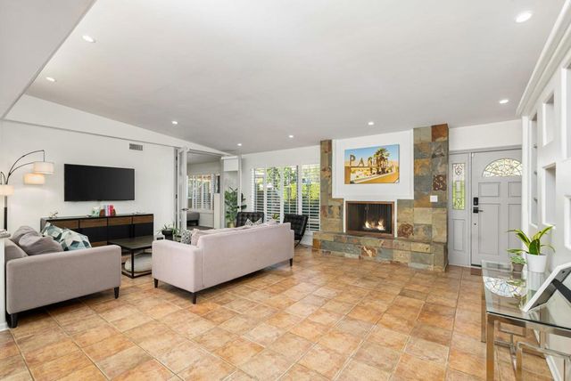 1090 S Calle De Maria, Palm Springs, CA 92264