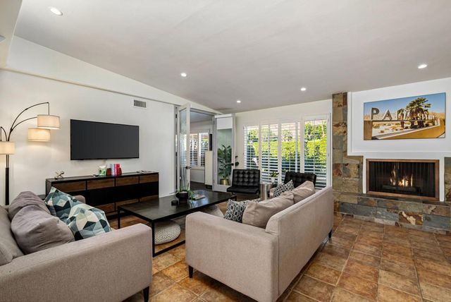 1090 S Calle De Maria, Palm Springs, CA 92264