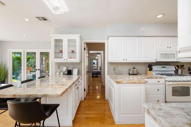 1090 S Calle De Maria, Palm Springs, CA 92264