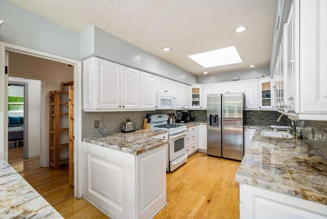 1090 S Calle De Maria, Palm Springs, CA 92264