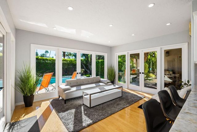 1090 S Calle De Maria, Palm Springs, CA 92264