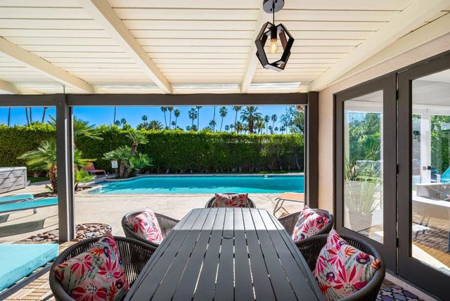 1090 S Calle De Maria, Palm Springs, CA 92264