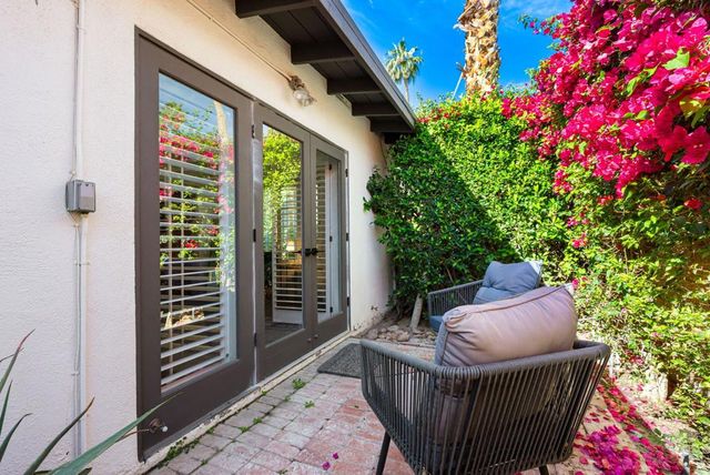 1090 S Calle De Maria, Palm Springs, CA 92264