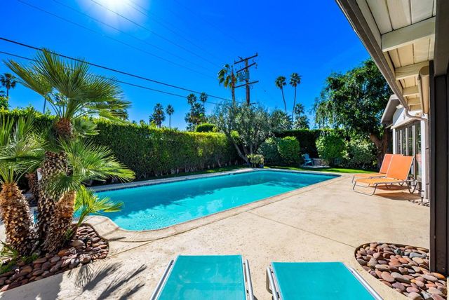 1090 S Calle De Maria, Palm Springs, CA 92264