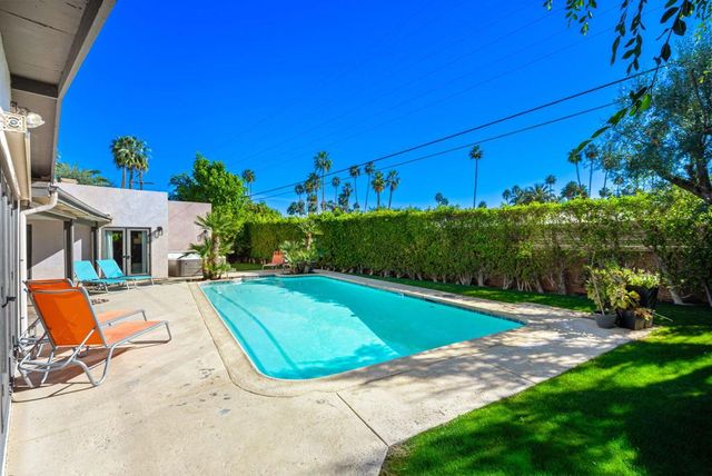 1090 S Calle De Maria, Palm Springs, CA 92264