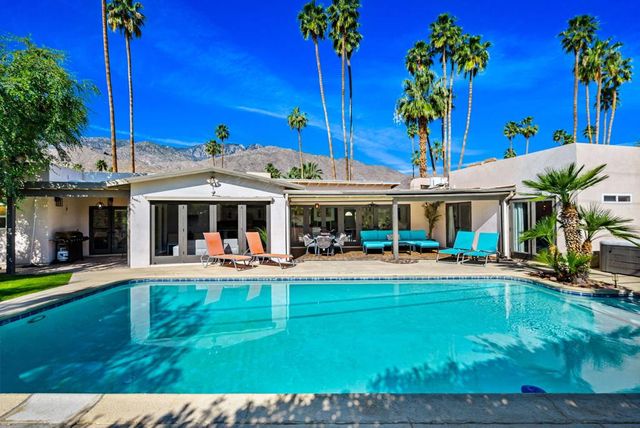 1090 S Calle De Maria, Palm Springs, CA 92264