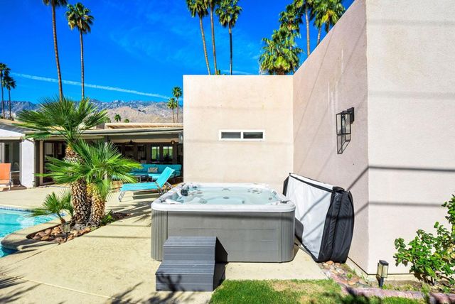 1090 S Calle De Maria, Palm Springs, CA 92264