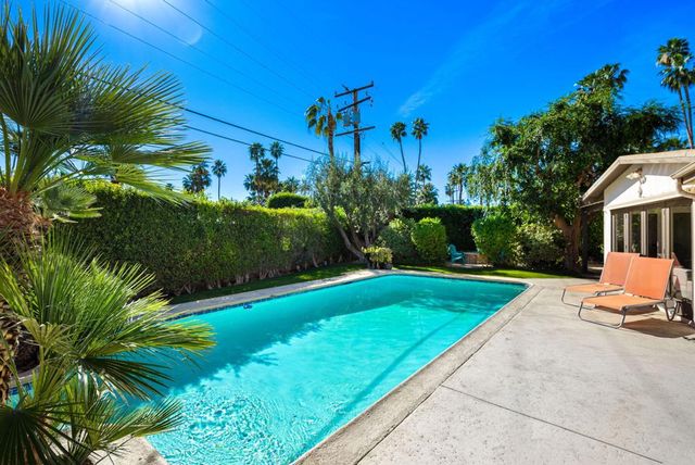 1090 S Calle De Maria, Palm Springs, CA 92264