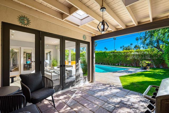 1090 S Calle De Maria, Palm Springs, CA 92264